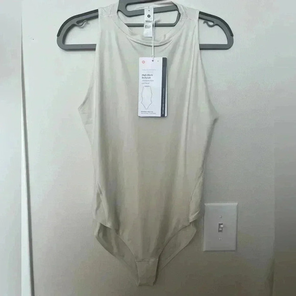 Lululemon Wundermost Ultra-Soft Nulu High-Neck Sleeveless Bodysuit - Bone - M - Picture 2 of 11